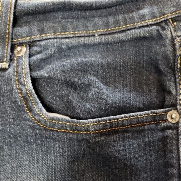 Ladies Levi Strauss & Co. Jeans - Picture 3 of 9